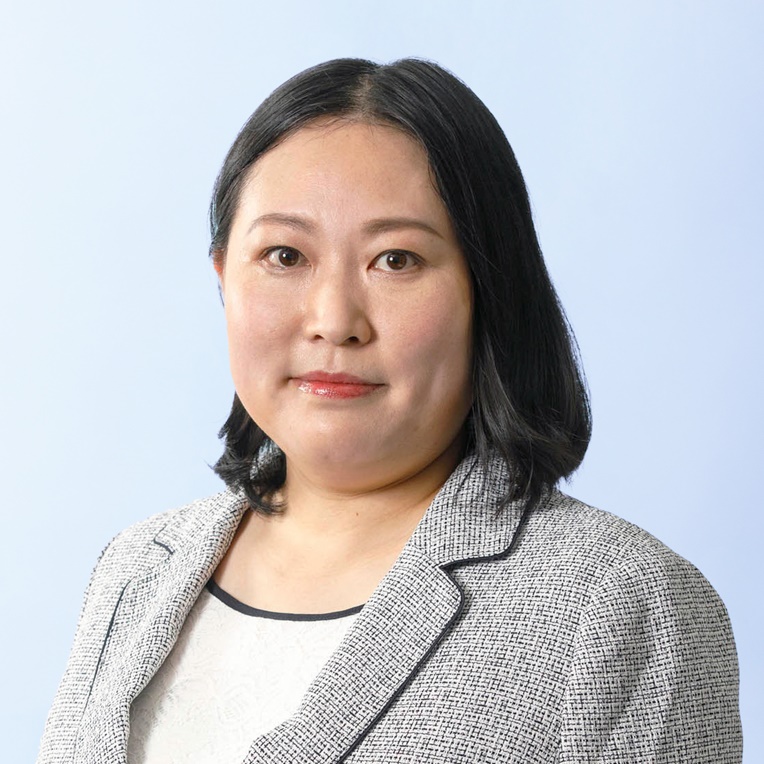 新川 真代
