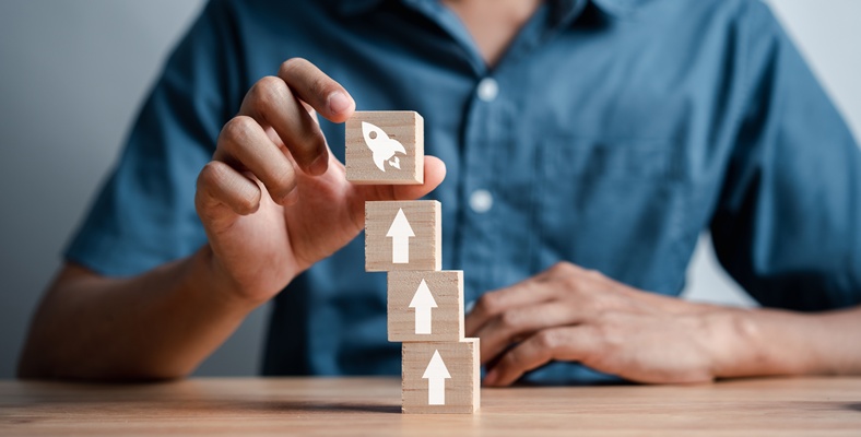 中小企業はスタートアップ企業に学べ！「変わらないために、変わり続ける経営」