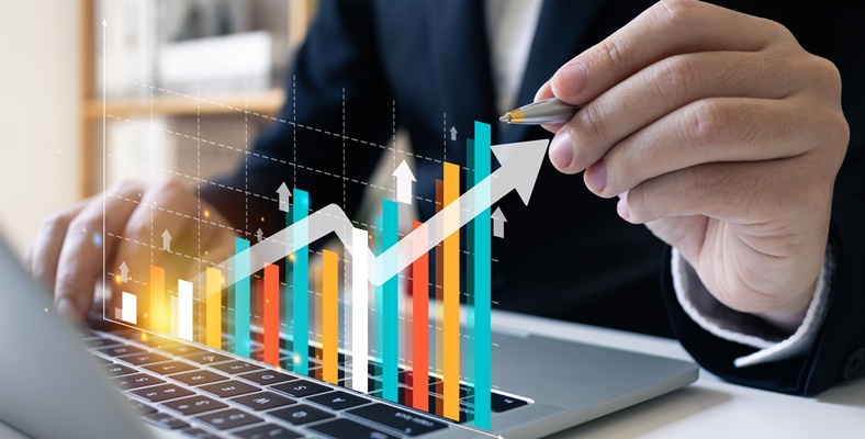 売上10億・30億・50億で直面する売上100億突破の「壁」～中小から中堅への成長が日本を変える～