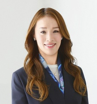 大嶽　恭仁子 氏